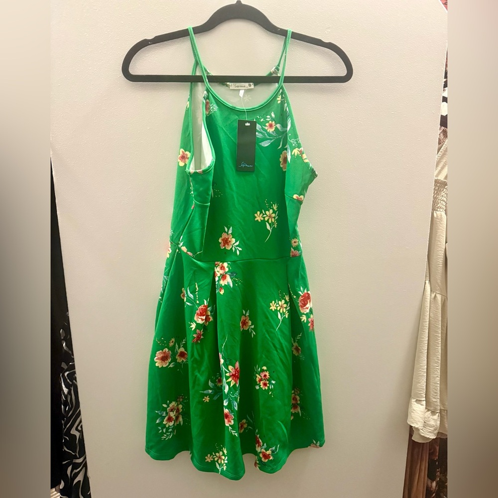NWT green floral mini dress!…